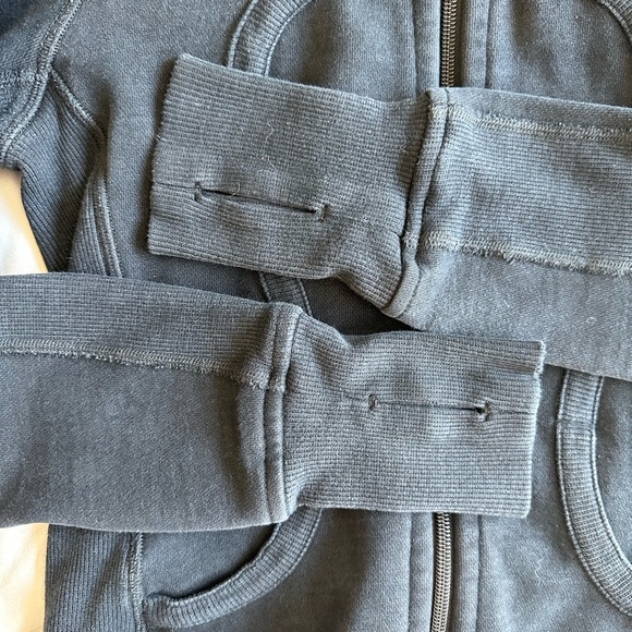 VINTAGE Lululemon Scuba Hoodie - Size 4 - Picture 3 of 5
